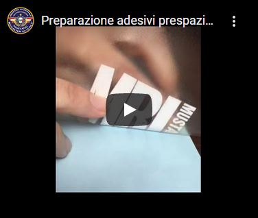 Preparazione adesivi Mustang Register of Italy MRI